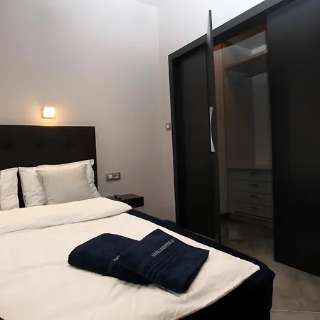 Silver Springs Sofya